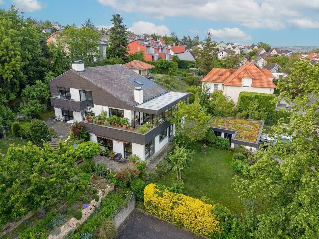 Immobilie in Höchberg - Elegantes, vielseitig nutzbares Architektenhaus mit Aussicht in Top-Lage - Bild 1