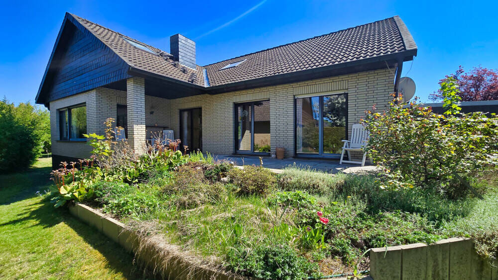 Immobilie in Wathlingen - Gepflegtes Einfamilienhaus: ca.189 m² Wohnfläche mit Fußbodenheizung, Terrasse, Balkon und Garage! - Bild 0