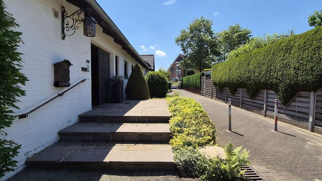 Immobilie in Reken - Stilvolles 2-Familienhaus mit sep. Eingängen, 2 herrlichen Gärten & DP-Garage in ruhiger Sackgasse - Bild 4
