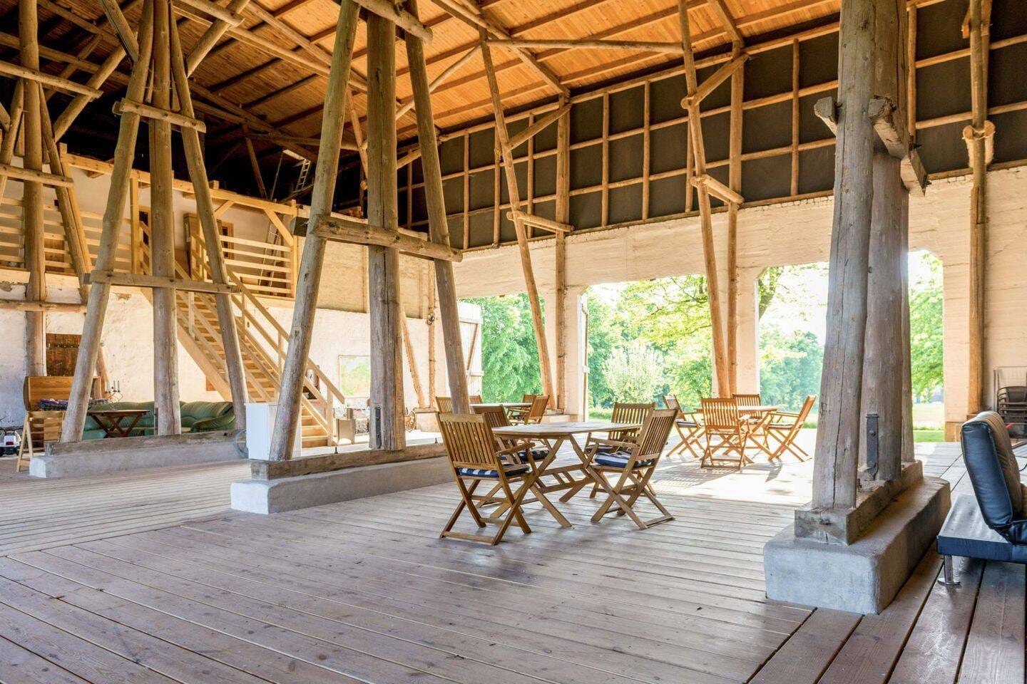 Immobilie in Warnow - Ostseenahe Investitionschance: Erfolgreiches Ferienwohnungsensemble in historischer Gutsscheune - Bild 2