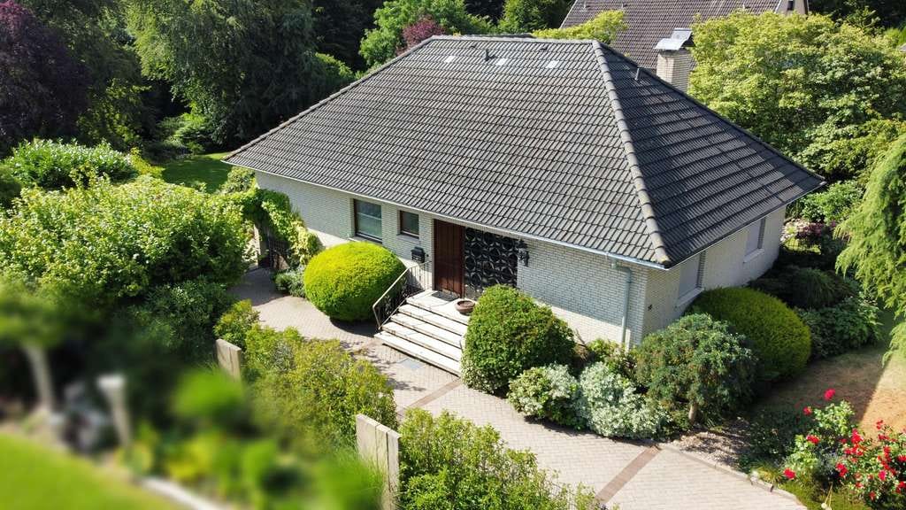 Immobilie in Beckedorf - Sehr gepflegter Bungalow in Top-Lage mit herrlichem Garten, direkt am Waldrand! - Bild 0