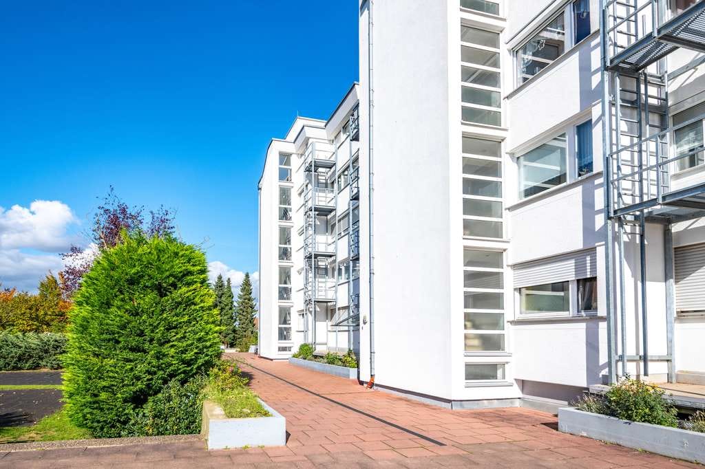 Immobilie in Bruchköbel - Bruchköbel-Roßdorf: Vermietete 3-Zimmer-Wohnung mit Balkon und Tiefgaragenstellplatz in ruhiger Lage - Bild 2
