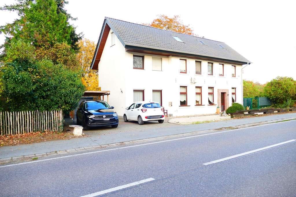 Immobilie in Isselburg - Geräumiges Zweifamilienhaus auf gut gelegenem Grundstück mit viel Platz zur persönlichen Entfaltung - Bild 0