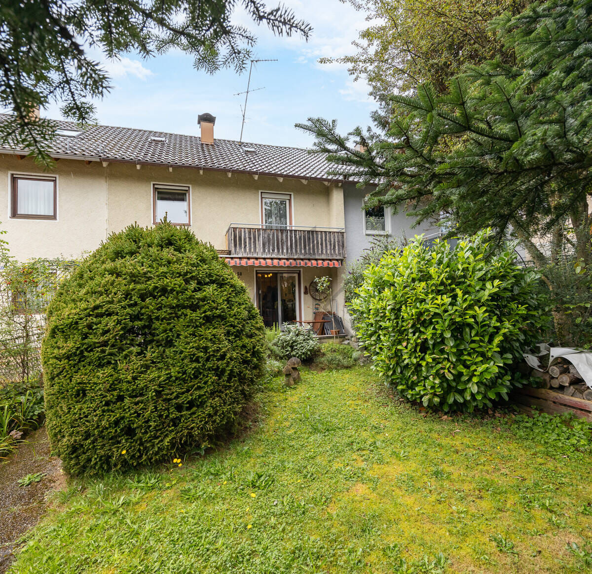 Immobilie in Ebersberg - Familienfreundliches Reihenmittelhaus mit Südterrasse  und Garten mit Potential - Bild 0