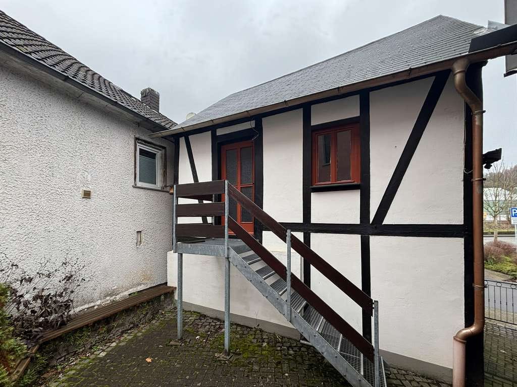 Immobilie in Mittelhof - Ankommen und wohlfühlen: Gemütliches Einfamilienhaus in zentraler Lage von Wissen! - Bild 3