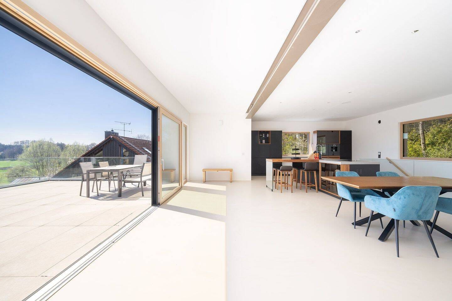 Immobilie in Eching - Garten oder Dachterrasse? - Beides! Exklusives ZFH mit Alpenblick vor den Toren Münchens - Bild 2