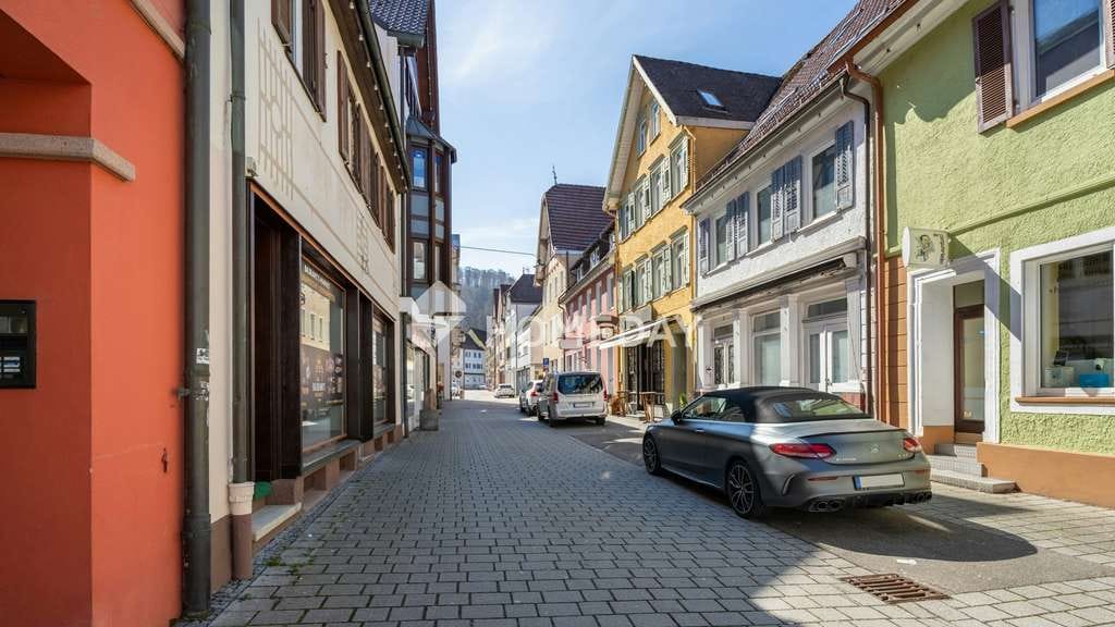Immobilie in Oberndorf am Neckar - Projekt mit Potenzial: Wohn- und Geschäftshaus mit Ladenfläche & vorbereitetem DG-Ausbau - Bild 2