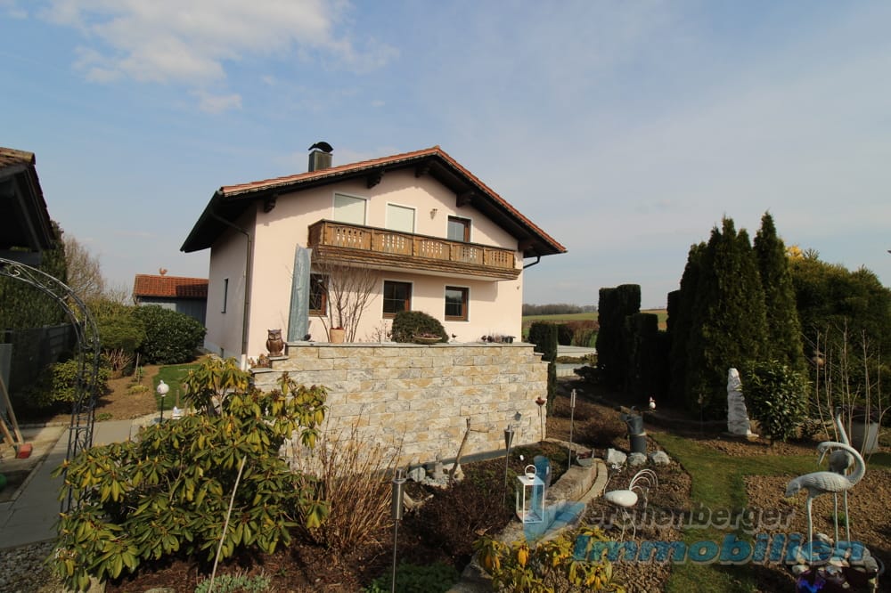 Immobilie in Reisbach - Einfamilienhaus in ruhiger Aussichtslage Nähe Reisbach - Bild 1