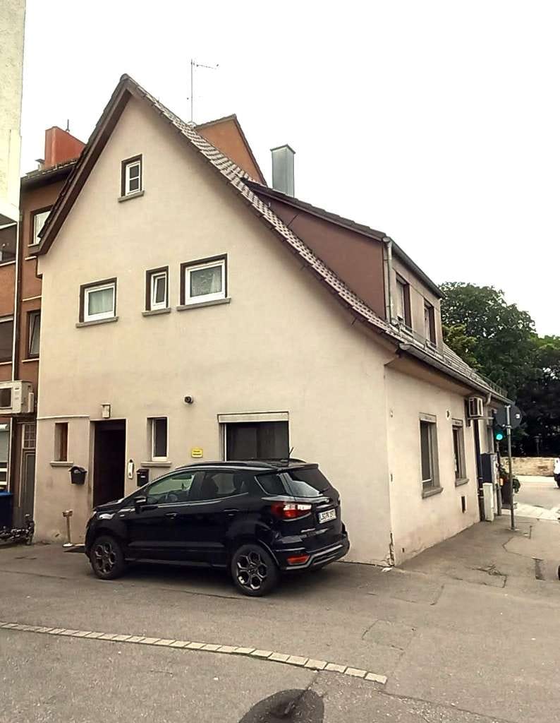 Immobilie in Ditzingen - 7% Rendite. Ditzingen Zentrum, preiswertes Wohn- und Geschäftshaus, provisionsfrei - Bild 1