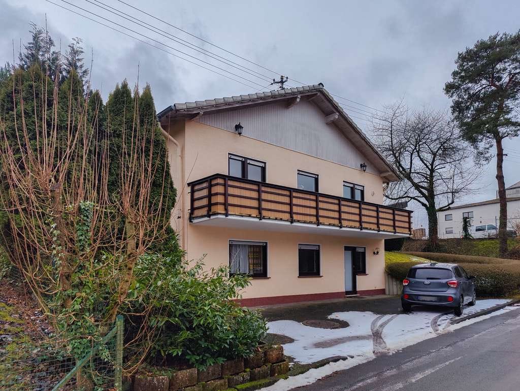 Immobilie in Flammersfeld - Ein-/Zweifamilienhaus in idyllischer Höhenlage mit herrlichem Ausblick! - Bild 1