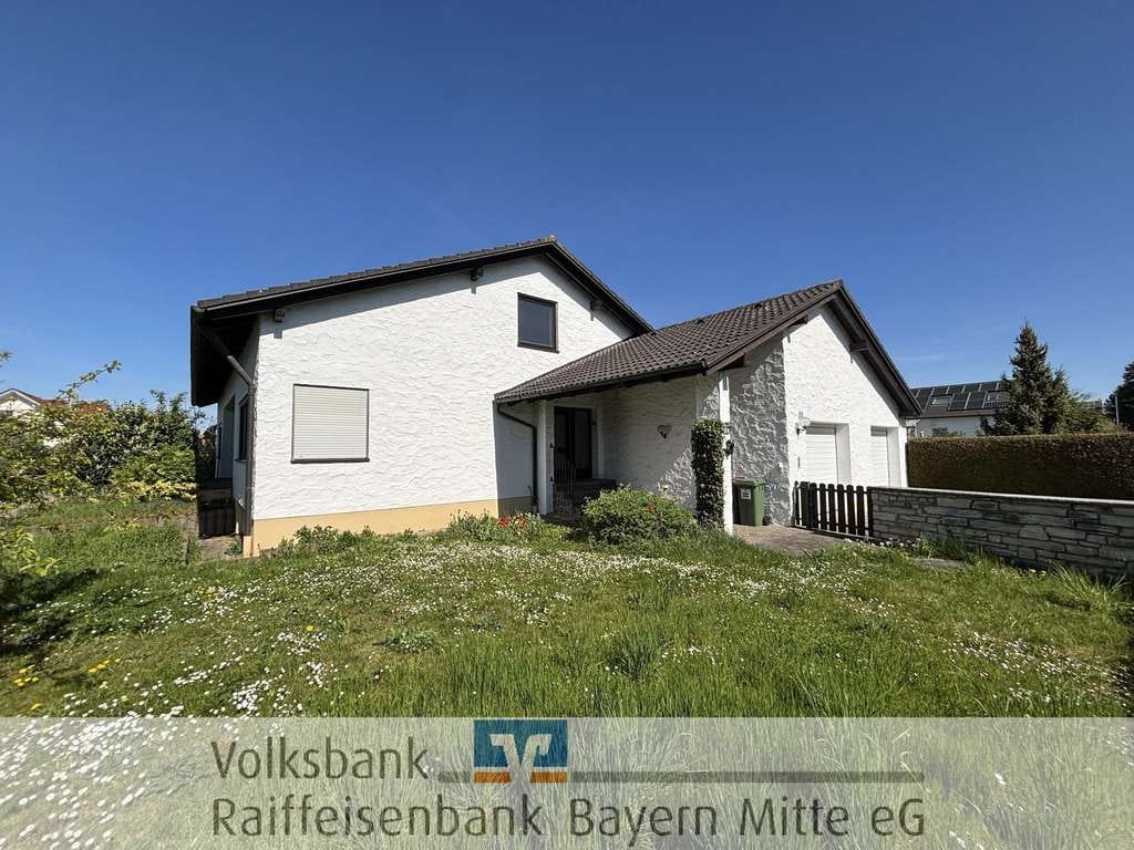 Immobilie in Kösching - Ihr neues Zuhause: Bungalow mit Terrasse, Garten und Ausbaureserve - Bild 0