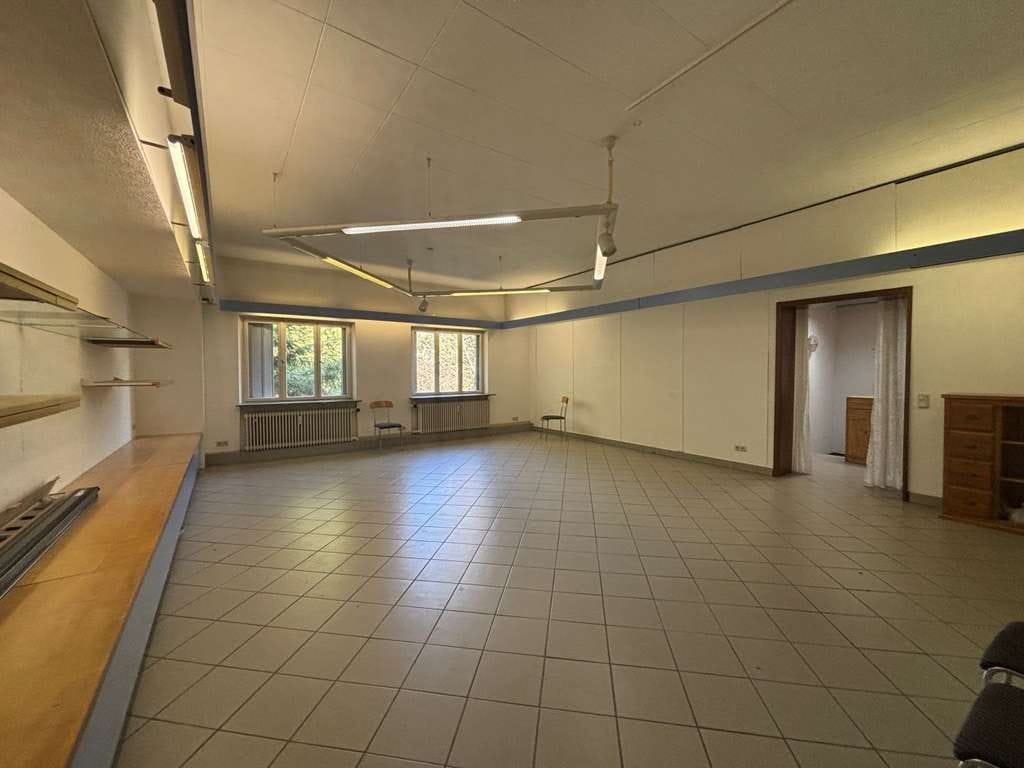 Immobilie in Blieskastel - Wohn- und Geschäftshaus mit Pool und parkähnlichem Grundstück in Niederwürzbach zu verkaufen - Bild 2