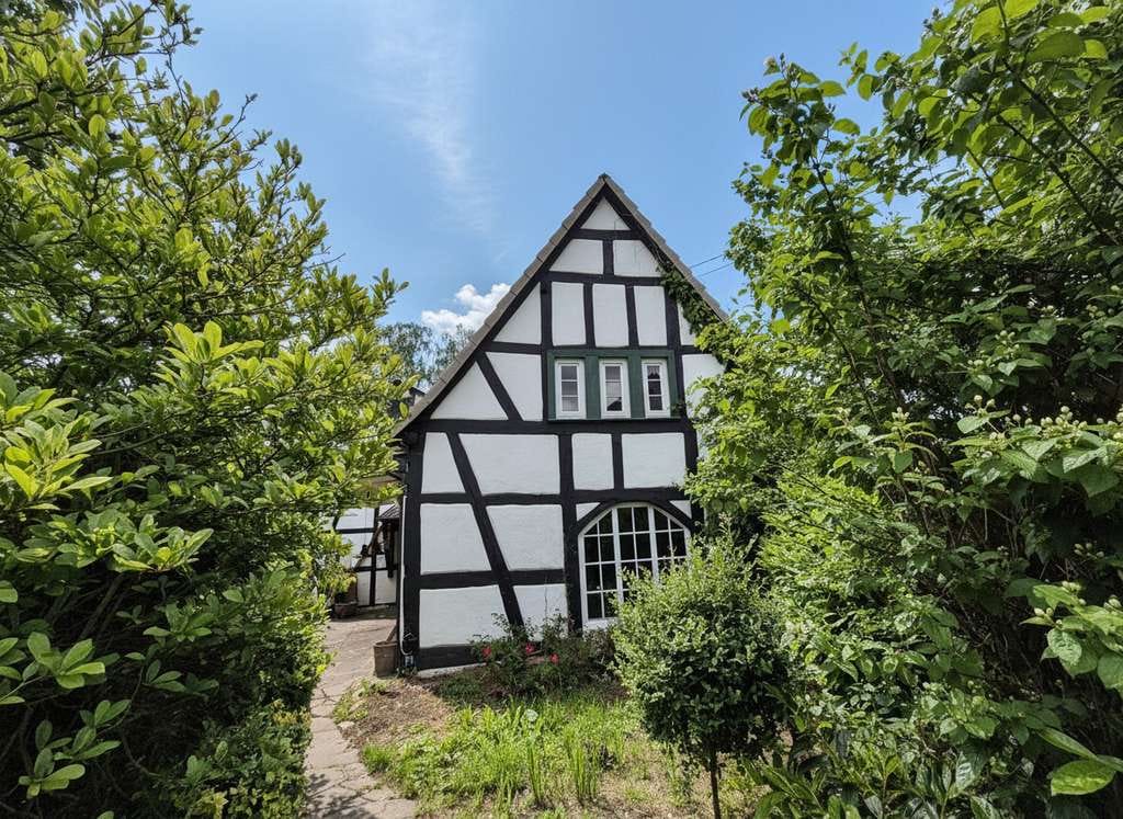 Immobilie in Unkel - Fachwerkcharme mit Gartenparadies für Lebensgenießer - Bild 3