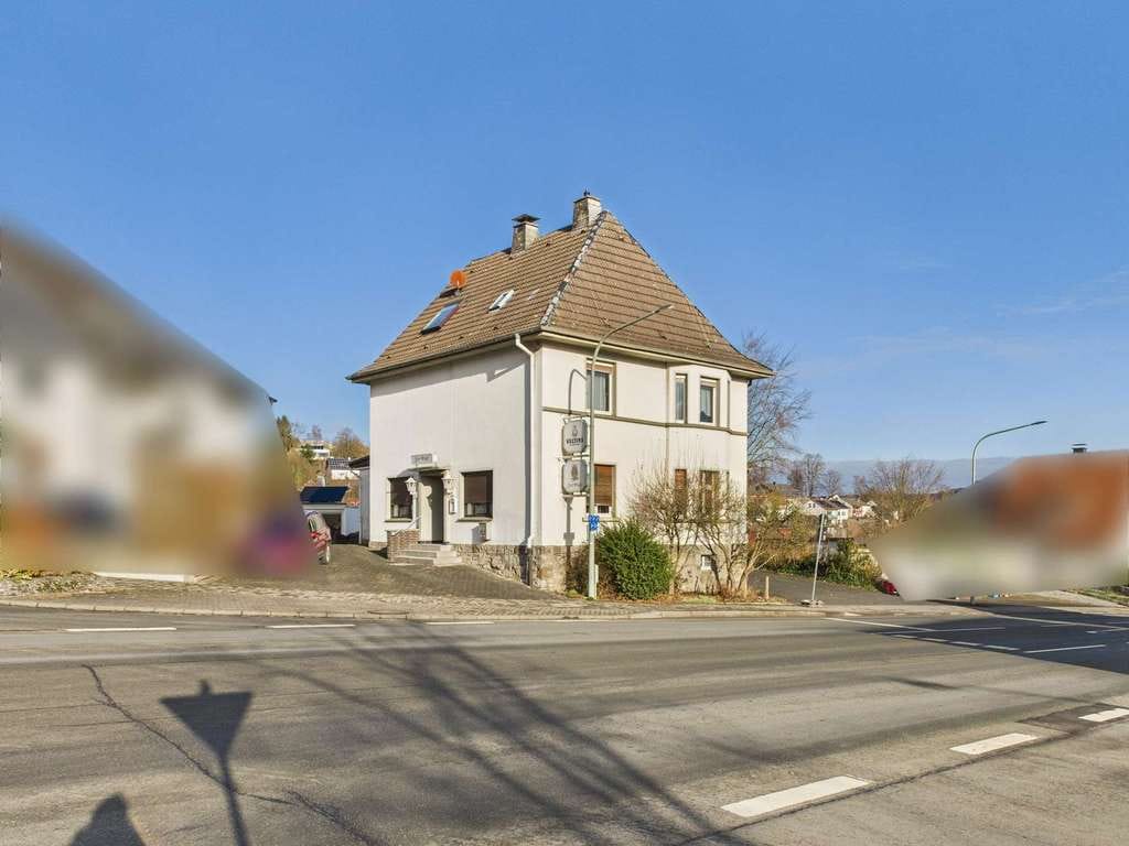 Immobilie in Sundern - Traditionshaus in Sundern zu verkaufen - Bild 0