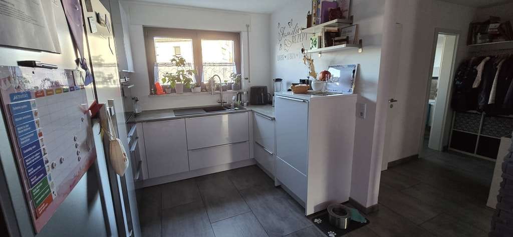 Immobilie in Karlstein am Main - Modernisiertes Reihenmittelhaus mit PV, Garage & offenem Wohnbereich – provisionsfrei - Bild 1