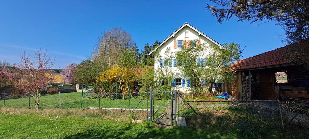 Immobilie in Neufraunhofen - EEK A: Großes Einfamilienhaus mit Anbau  und 5.600qm Grund in absoluter Alleinlage Nähe Velden! - Bild 3