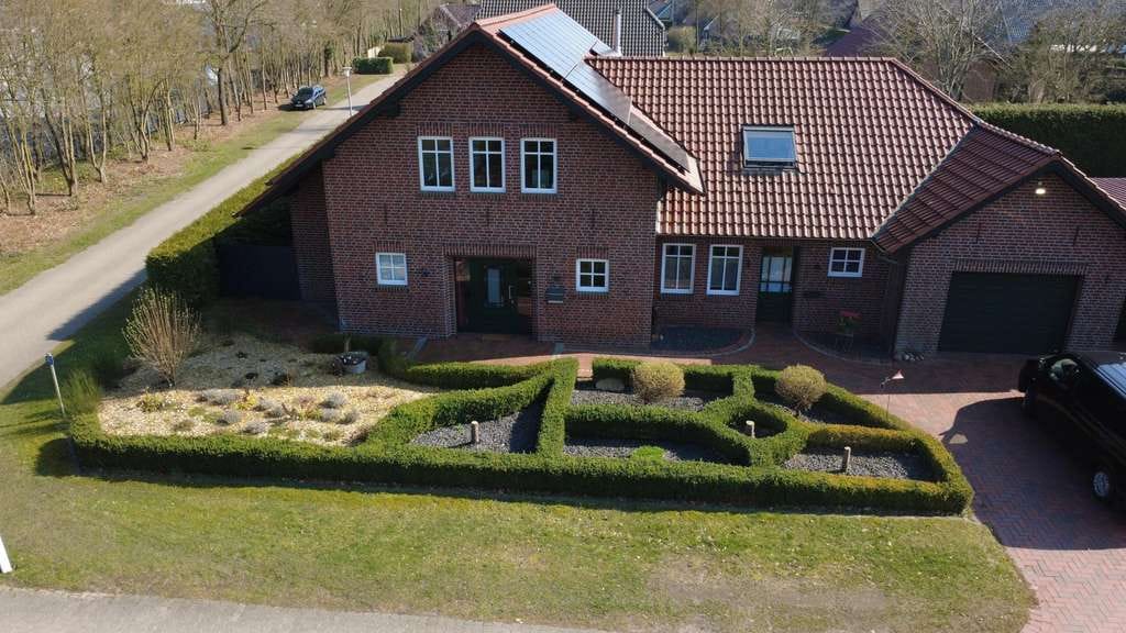 Immobilie in Dersum - *von Privat* freistehendes EFH mit PV-Anlage, beheiztem Profi-Pool & Außensauna - Bild 2