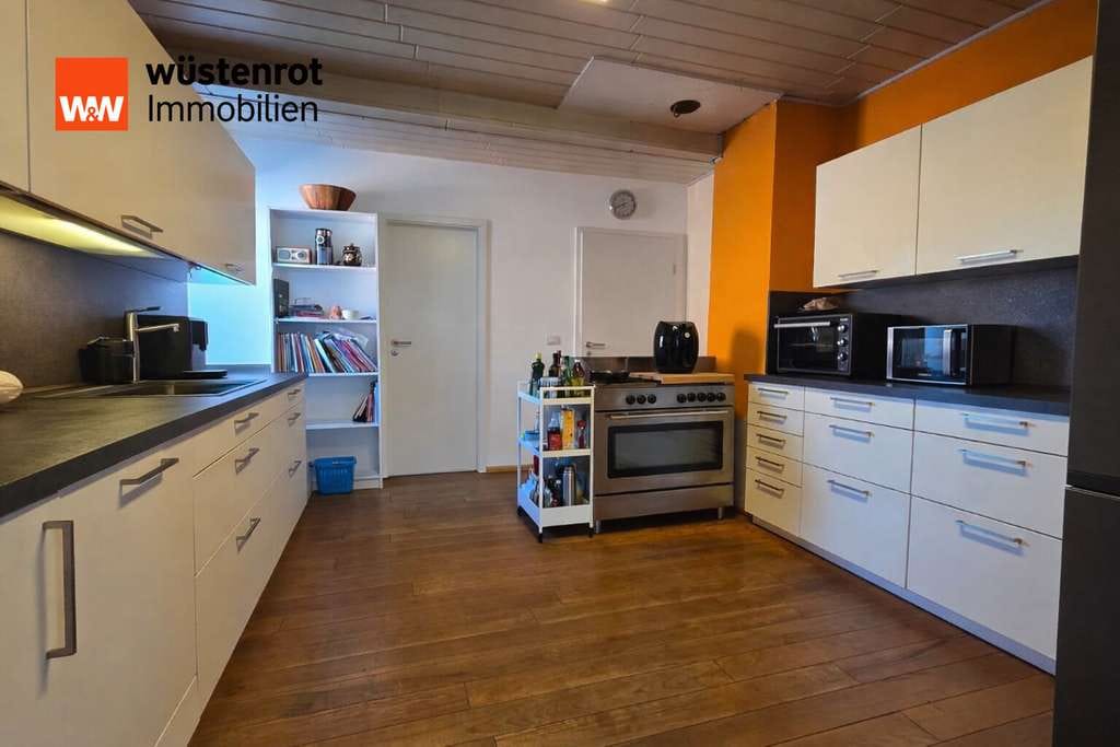 Immobilie in Wegberg - Großzügige Maisonette Wohnung mit eigenem Eingang, Balkon und Garage - Bild 0