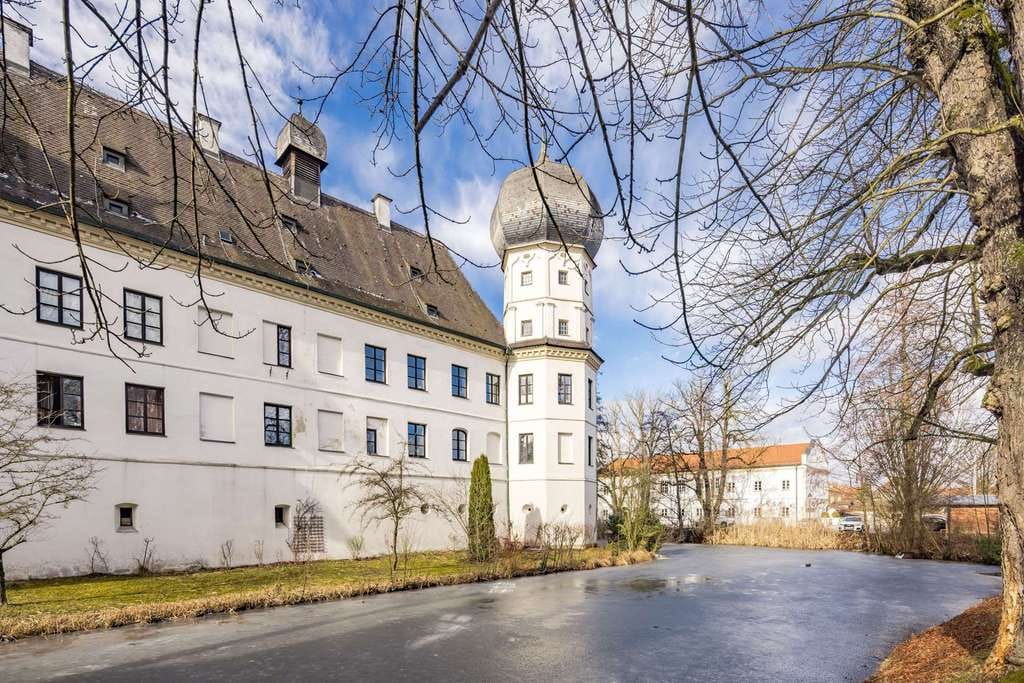 Immobilie in Obertaufkirchen - Schlosswohnung mit herrschaftlichem Charme - Bild 0