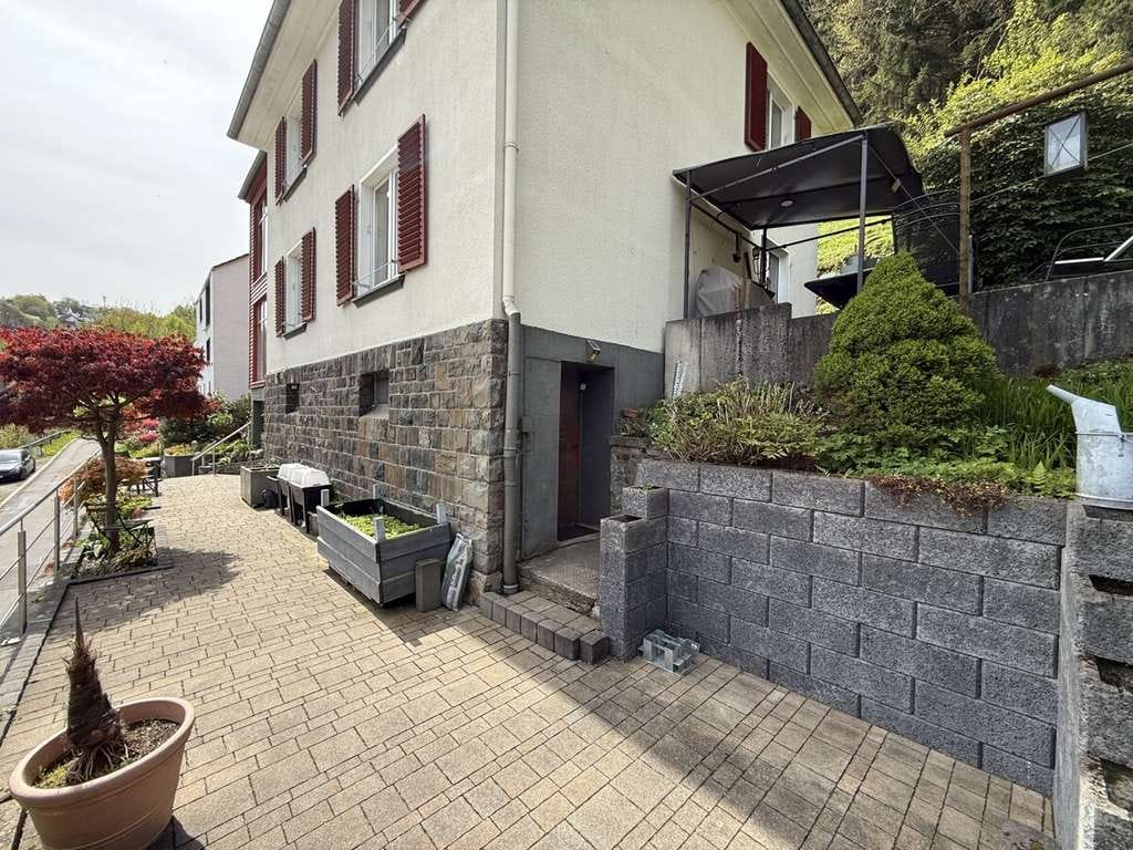 Immobilie in Schalksmühle - Nicht 08/15: Modernisiertes Zweifamilienhaus mit insgesamt 197qm Wohnfläche in Schalksmühle!!! - Bild 3
