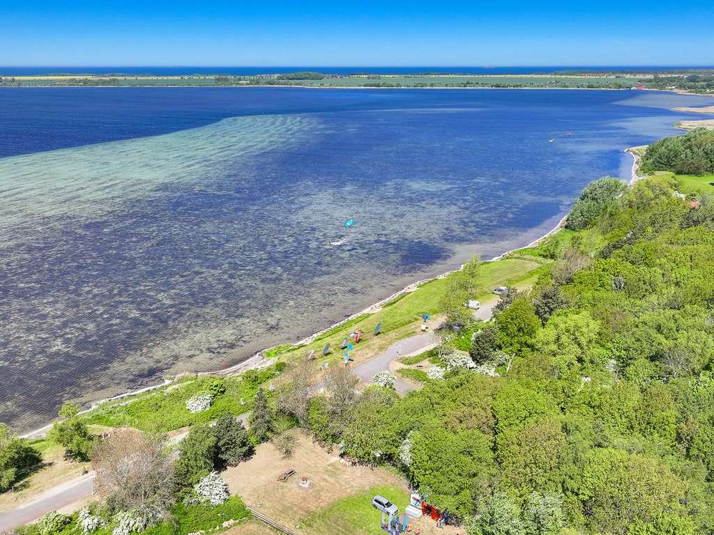 Immobilie in Wiek - Bungalow nur wenige Schritte zum Wasser // Sauna & Kamin // 3 Zimmer // Garten // Kite-& Surfspot - Bild 3