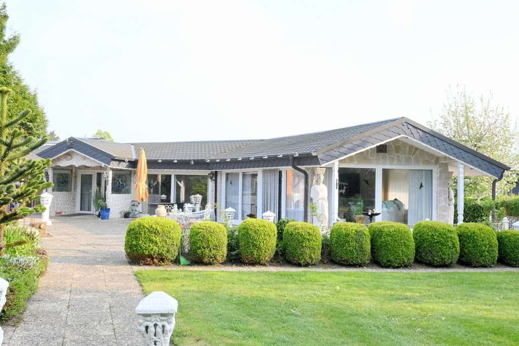 Immobilie in Sievershütten - Traumhaftes Anwesen mit Pferdestallungen, Gewebeflächen und 2 Wohneinheiten in Sievershütten - Bild 4
