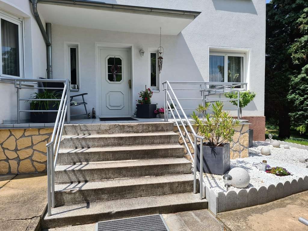 Immobilie in Münchenbernsdorf - Ein- bzw. Zweifamilienhaus im Bauhausstil mit vielen Exras - Bild 2
