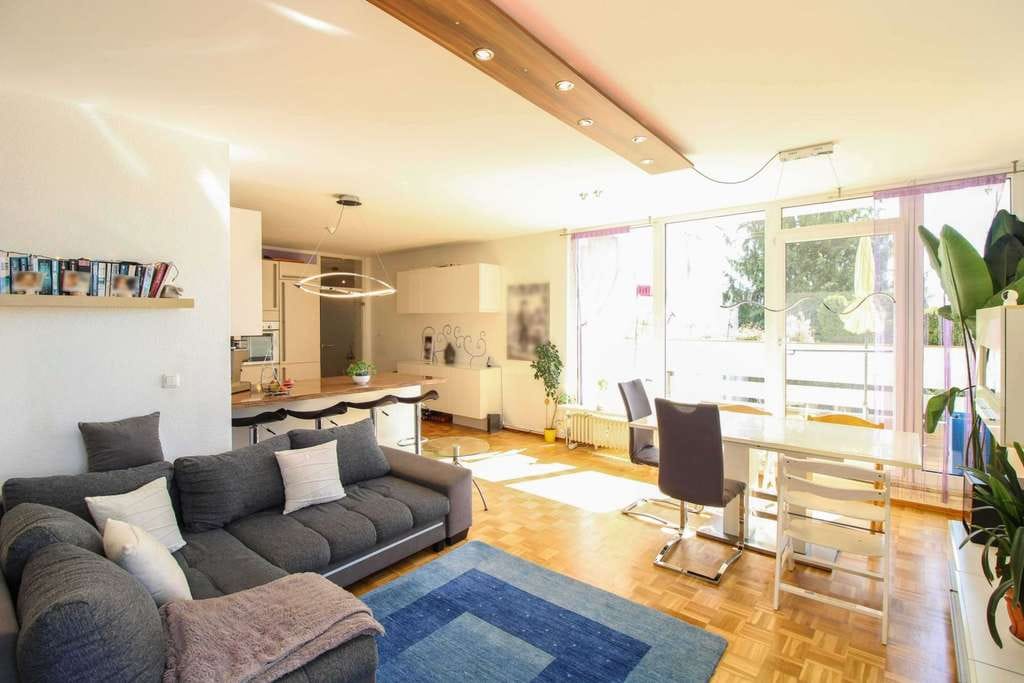 Immobilie in Putzbrunn - Bezugsfrei! Inklusive Bergpanorama: 5-Zi.-Wohnung in Putzbrunn mit 3 Dachterrassen (Südausrichtung)! - Bild 1