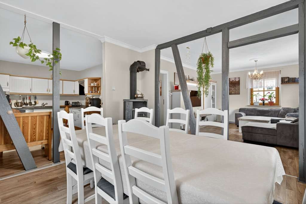 Immobilie in Wiernsheim - PROVISIONSFREI! Großes Einfamilienhaus mit Pool, Scheune und schönem Garten - Bild 4