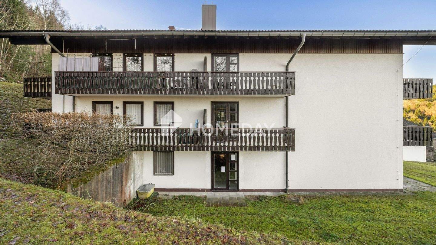 Immobilie in Schöfweg - Kompaktes Wohlfühl-Zuhause mit Alpenblick, moderner Sanierung, EBK, Stellplatz & Möblierung - Bild 2