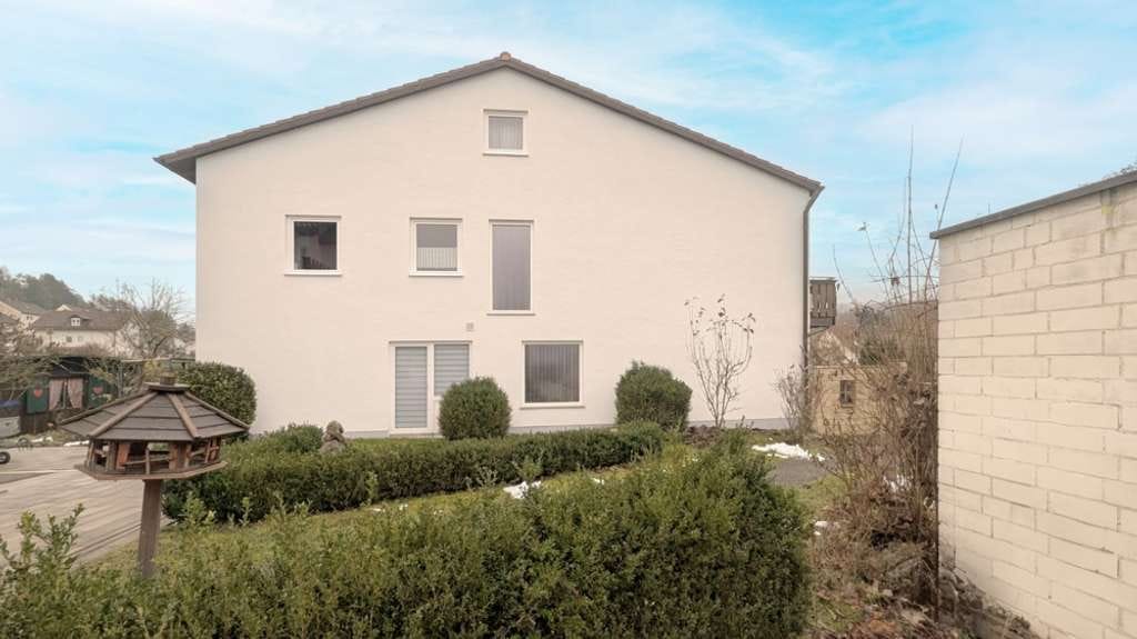 Immobilie in Dollnstein - Großzügiges Zweifamilienhaus mit  Garagen und vielseitigen Nutzungsmöglichkeiten - Bild 3