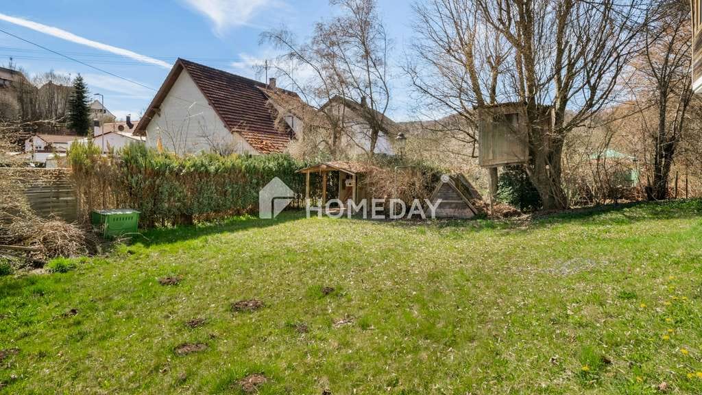 Immobilie in Burladingen - Solides Einfamilienhaus mit Sanierungsbedarf auf schönem Grundstück - Bild 1