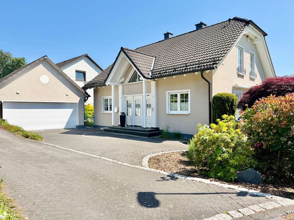 Immobilie in Nachrodt-Wiblingwerde - Mehr Haus geht nicht! Traumobjekt mit Fernblick in bester Lage von Nachrodt. - Bild 1