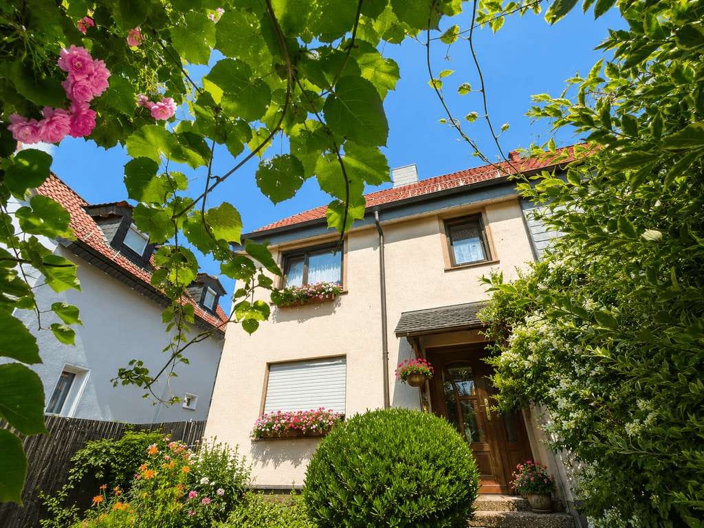 Immobilie in Friedrichsdorf - Gemütliches Zuhause mit Garten, Garage und viel Potenzial - Bild 0
