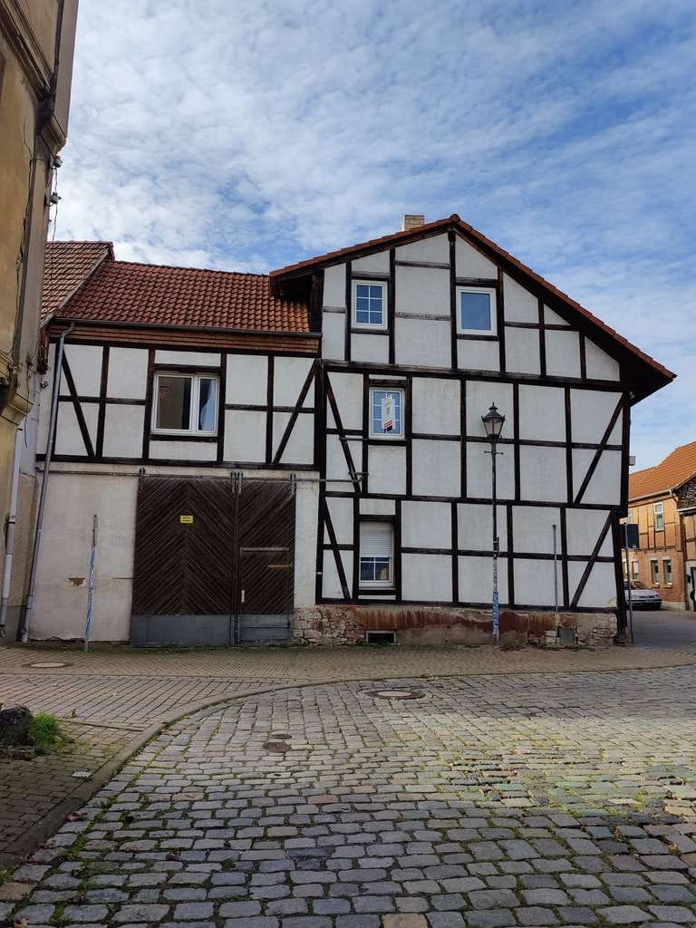 Immobilie in Schwanebeck - 4-Familienhaus inkl. ehem. Gewerbeeinheit in 39397 Schwanebeck - Bild 2