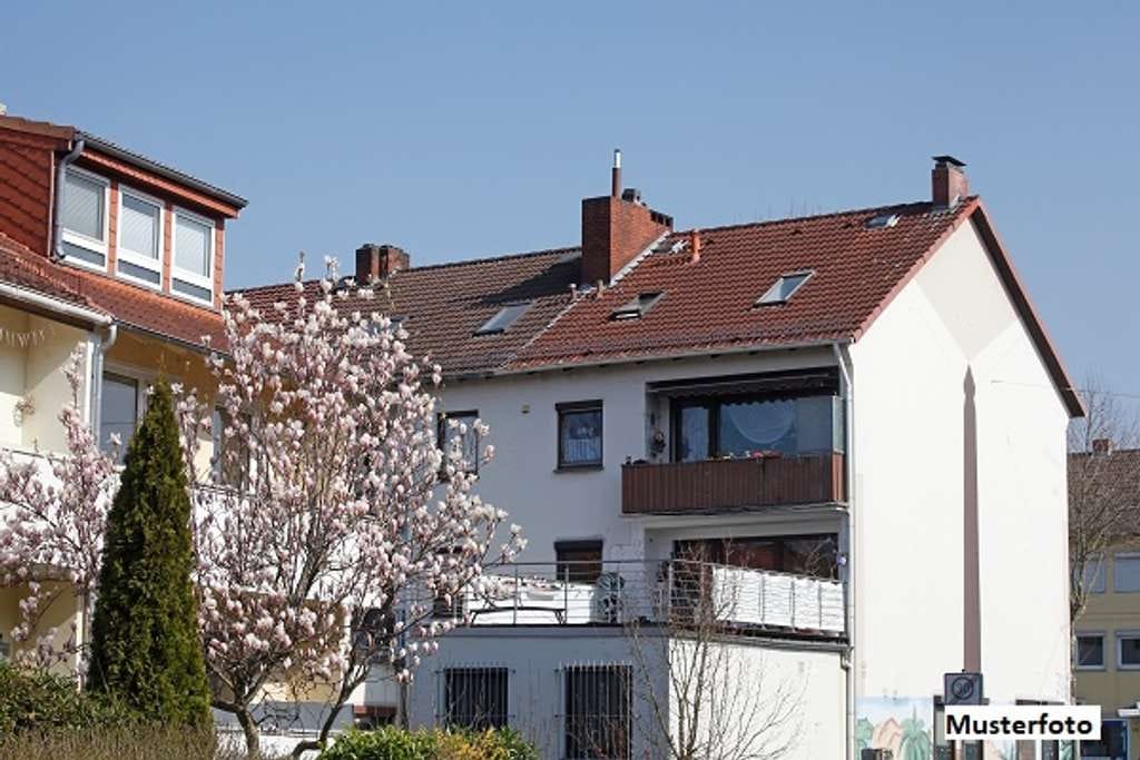 Immobilie in Zeil am Main - Mehrfamilienhaus mit 3 Wohnungen als Investition in die Zukunft - Bild 0