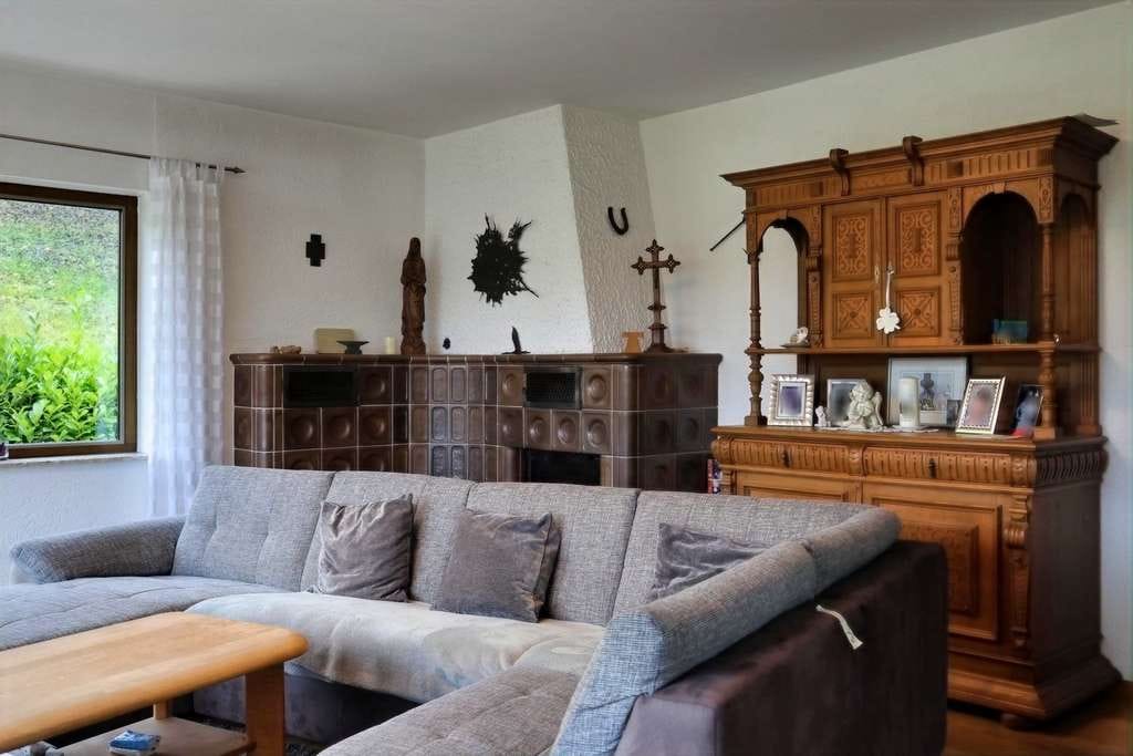 Immobilie in Zemmer - Großzügiges Ein-/Zweifamilienhaus mit Weitblick und schönem Grundstück in Ortsrandlage - Bild 1