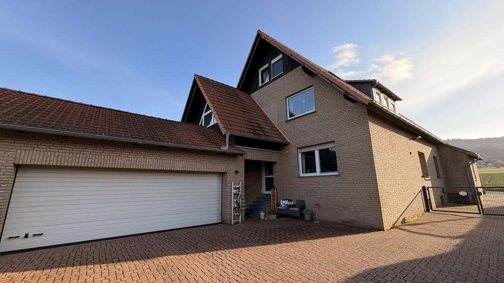 Immobilie in Hille - Großzügiges Haus - ideal für Familien, Mehrgenerationen oder Wohnen und Arbeiten unter einem Dach - Bild 2