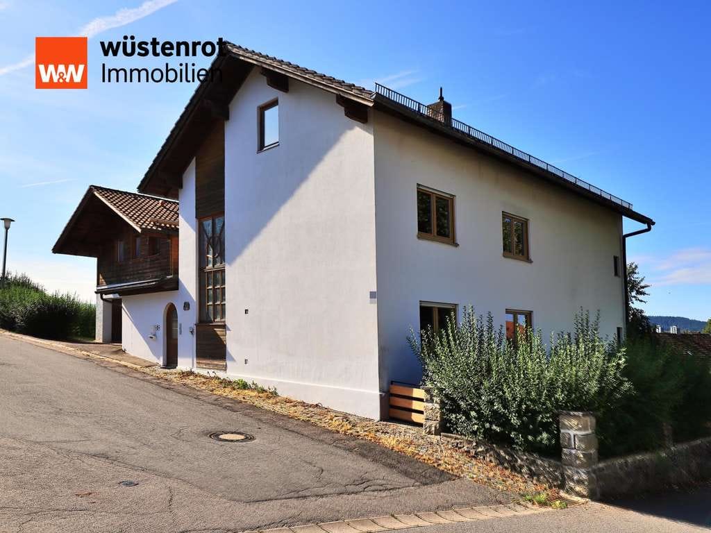 Immobilie in Bad Kötzting - Mehrfamilienobjekt mit vielseitigem Nutzungskonzept in attraktiver Aussichtslage - Bild 1