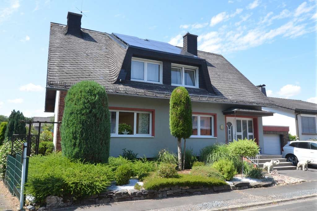 Immobilie in Cochem - Vielseitiges Wohnhaus mit großem Grundstück in ruhiger Lage von Cochem-Brauheck - Bild 0