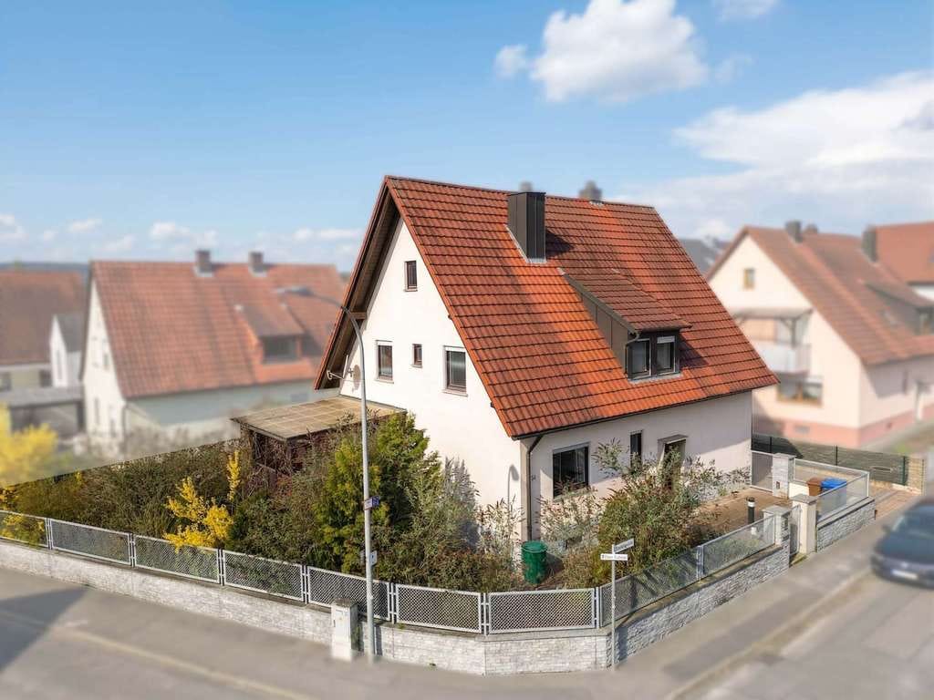 Immobilie in Zellingen - Raum für Generationen - Zweifamilienhaus mit Charakter in Zellingen am Main. - Bild 1