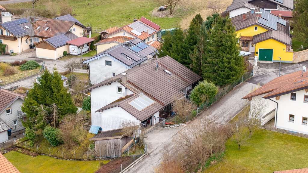 Immobilie in Nußdorf - Vielseitiges Zweifamilienhaus in ruhiger Hanglage - Aiging / Nußdorf - Bild 1