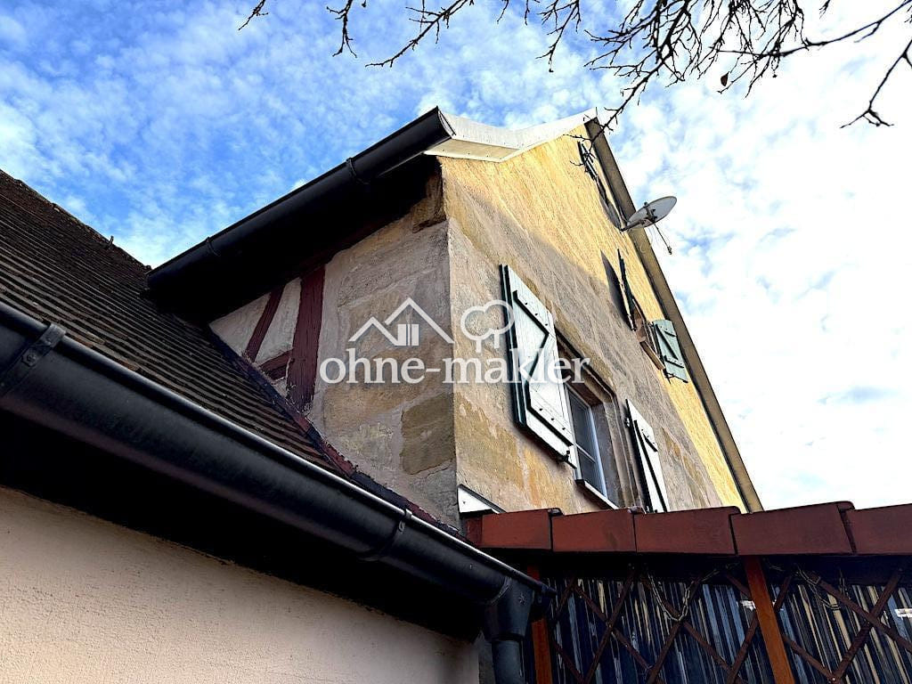 Immobilie in Lauf an der Pegnitz - Fachwerk trifft Sandstein: Ein Haus mit Charakter und großzügigem Raumangebot - Bild 1