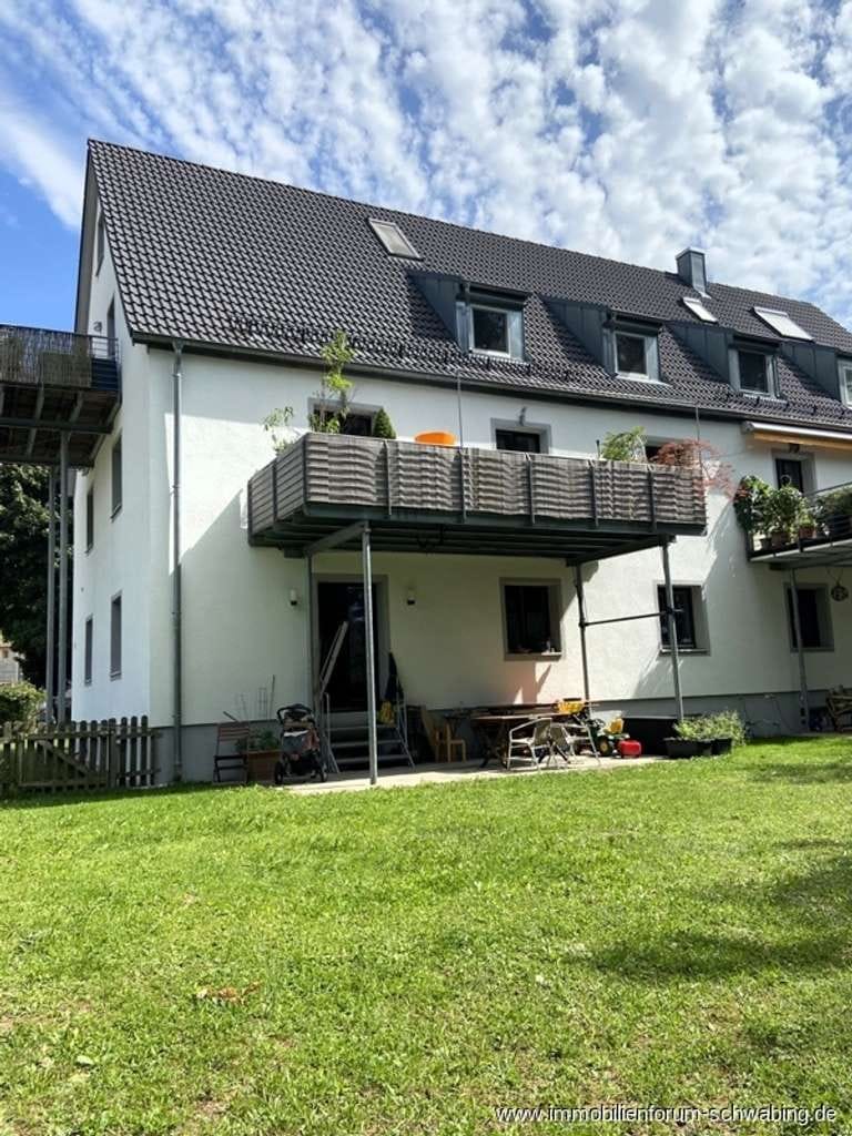 Immobilie in Unterföhring - 3-Zimmer-Wohnung mit 400 m² Gartenanteil, Sonnenterrasse und beheizten Hobby-Raum in Unterföhring! - Bild 0