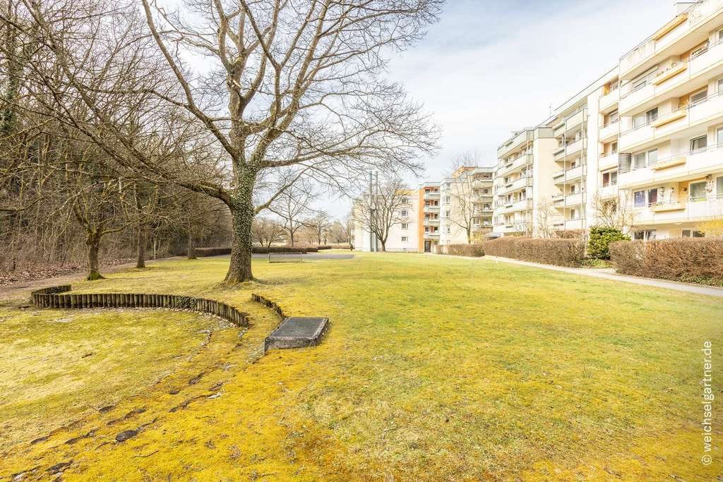 Immobilie in Haar - Direkt am Truderinger Wald: Sanierungsbedürftige Eigentumswohnung mit Süd-Loggia und TG-Stellplatz - Bild 3