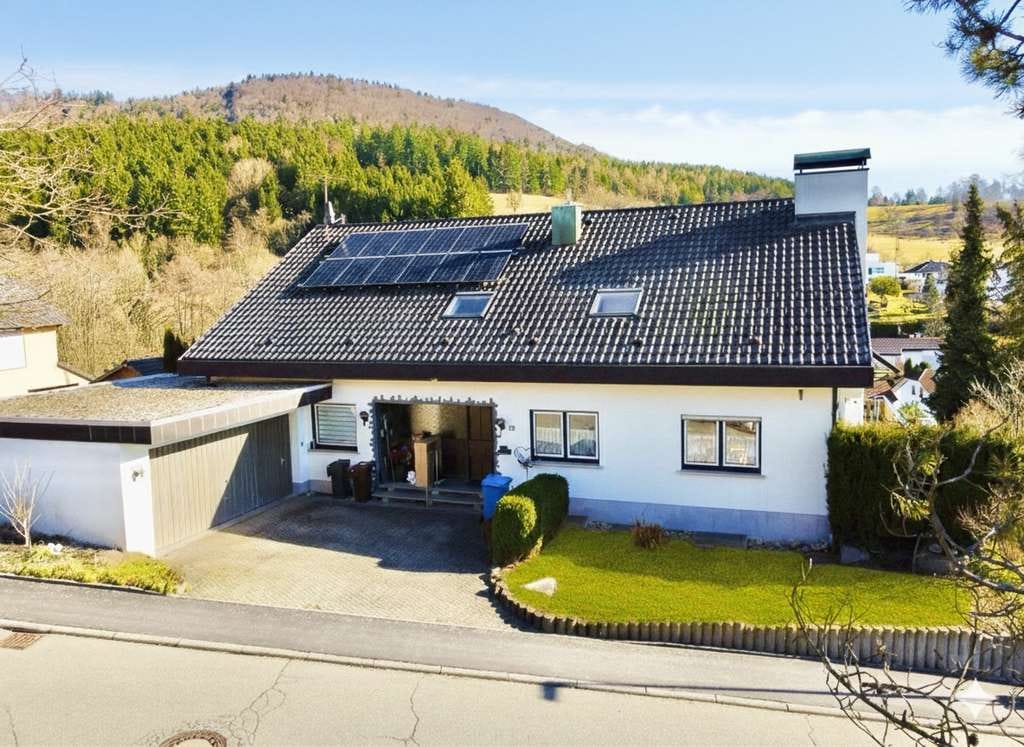 Immobilie in Balingen - Zuhause ankommen: Großzügiges Einfamilienhaus mit Südterrasse und Wohlfühlcharakter - Bild 1