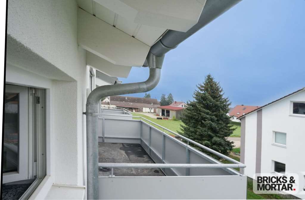 Immobilie in Deiningen - Exklusive, sonnendurchfluteten 4-Zimmer- Dachgeschosswohnung mit 2 Carport-Stellplätzen - Bild 2