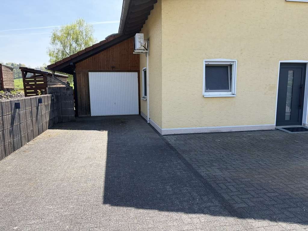 Immobilie in Hamm (Sieg) - Ruhiges Wohnen am Ortsrand: Gepflegtes Zuhause mit Wintergarten, Balkonkraftwerk und Garten! - Bild 2