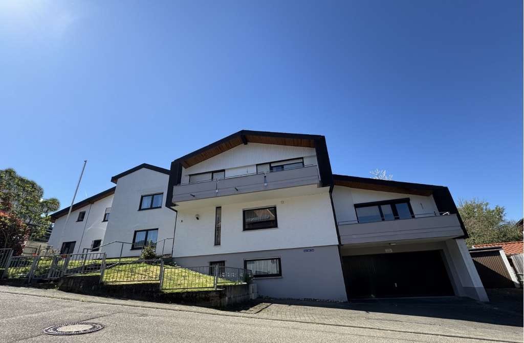 Immobilie in Merzhausen - Beliebte Lage in Merzhausen – 1 Haus mit vielen Optionen – 2 FH + Einliegerwohnung, 1,2,3 oder 4 FH - Bild 0