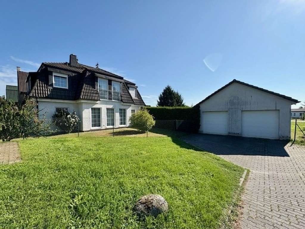 Immobilie in Bernau - Einfamilienhaus mit Pool zu verkaufen - Bild 1